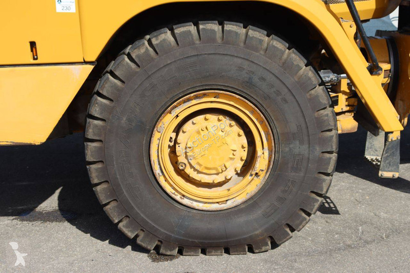 عربة قلابة Caterpillar