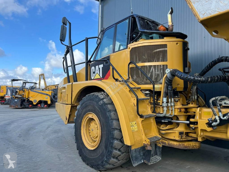 Sklápač Caterpillar 735 |