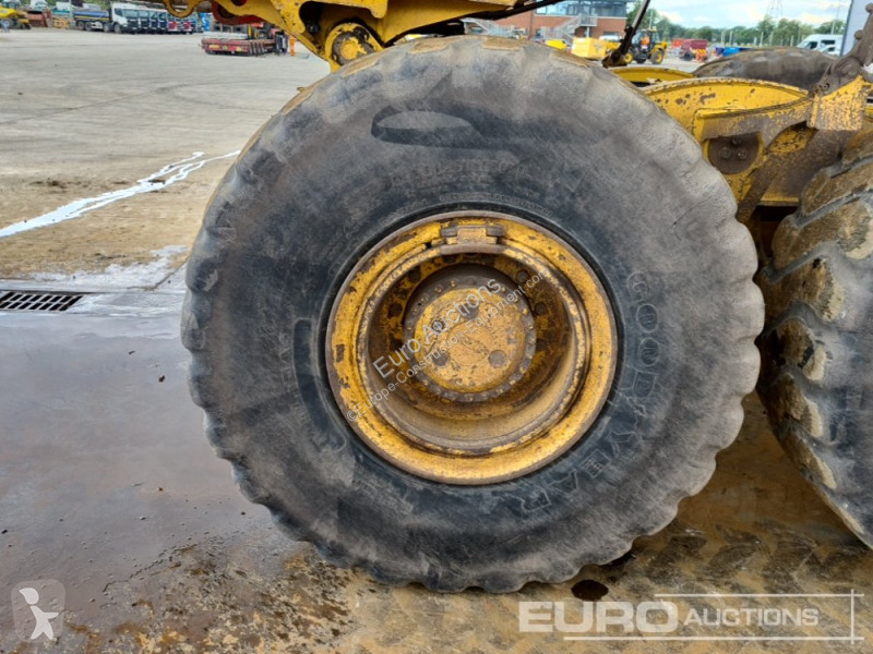 عربة قلابة Bell B30E