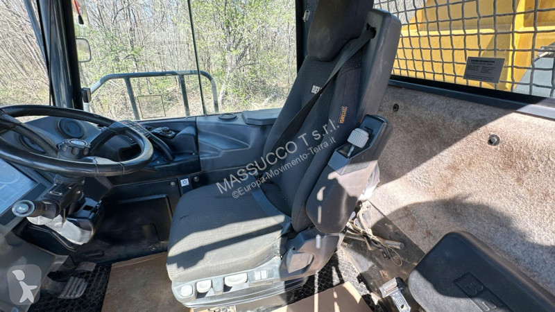 عربة قلابة Bell B30E 6x6