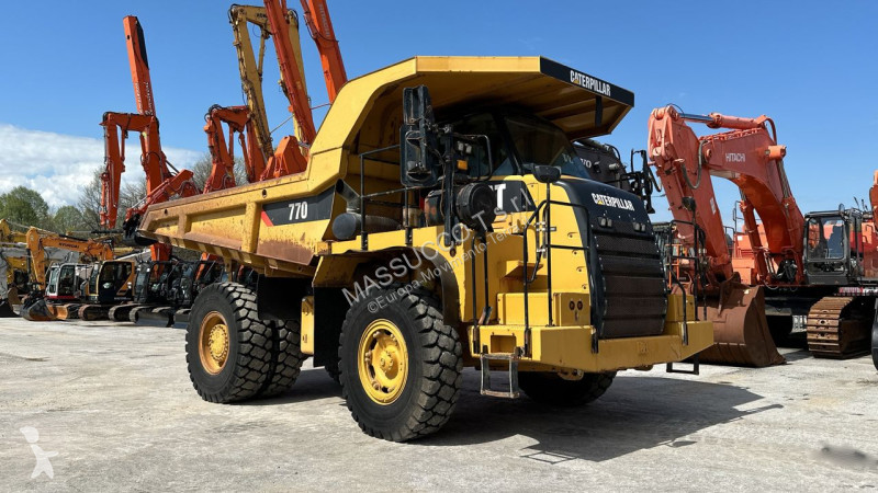 Tombereau Caterpillar 770