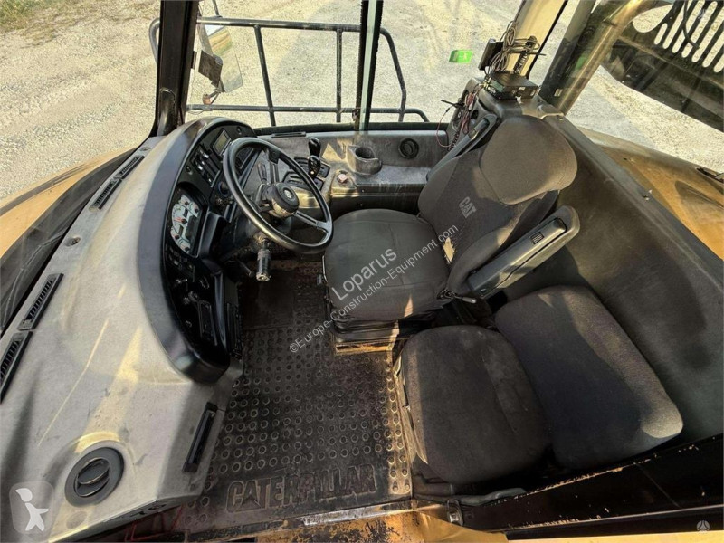 Карьерный самосвал Caterpillar 730