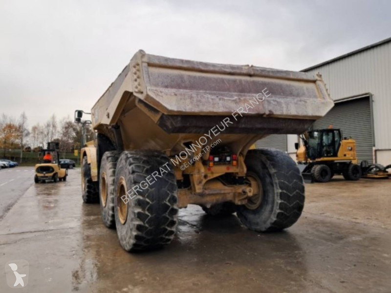 Sklápač Caterpillar 745