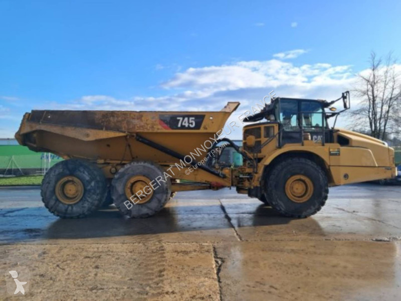 Sklápač Caterpillar 745