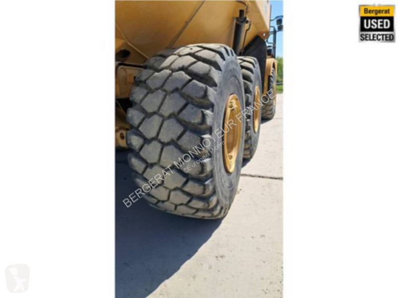 Sklápač Caterpillar 745
