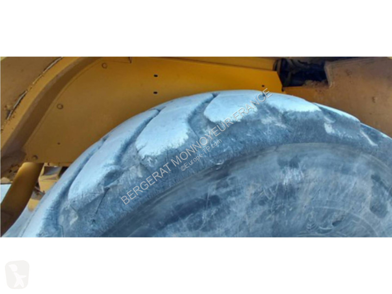 Sklápač Caterpillar