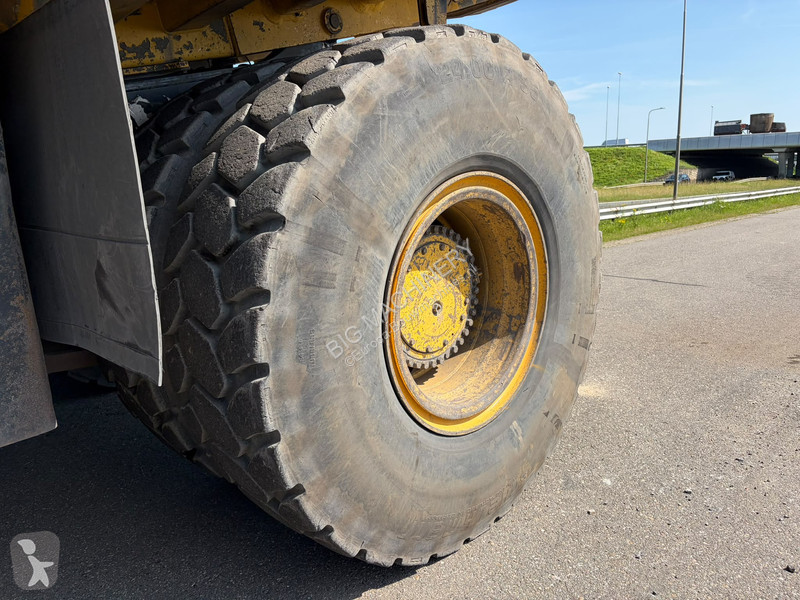 عربة قلابة Komatsu
