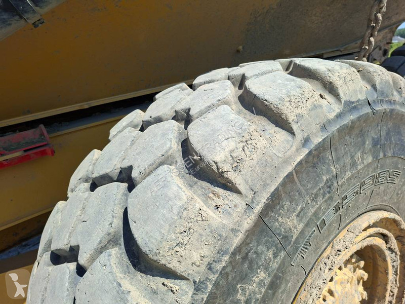 عربة قلابة Caterpillar C2