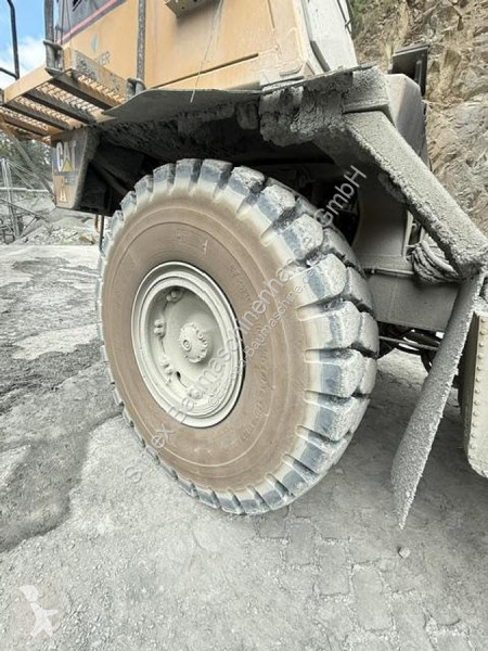 عربة قلابة Caterpillar