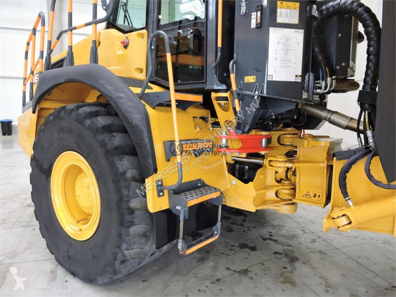 عربة قلابة Bell B30E