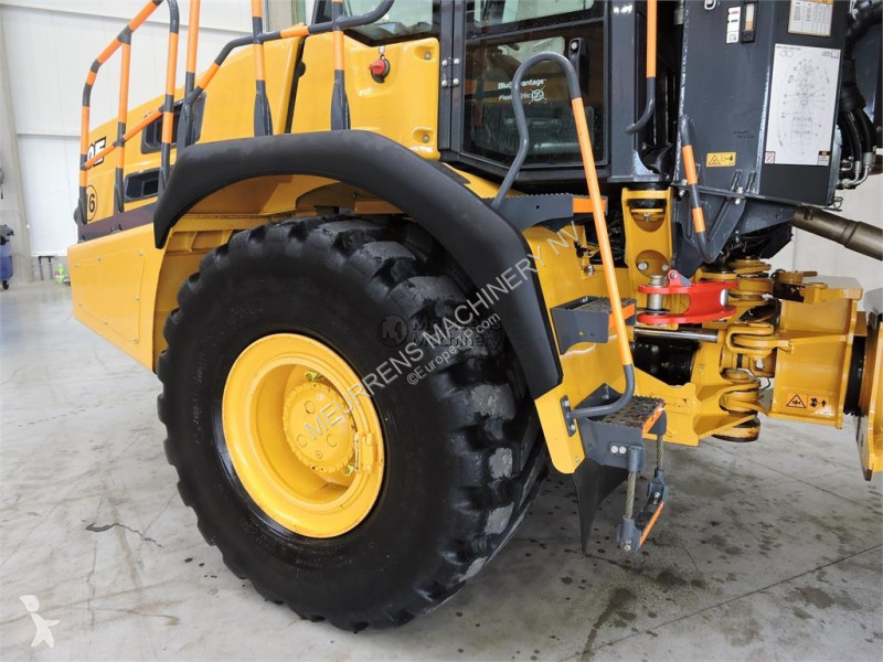 عربة قلابة Bell B30E