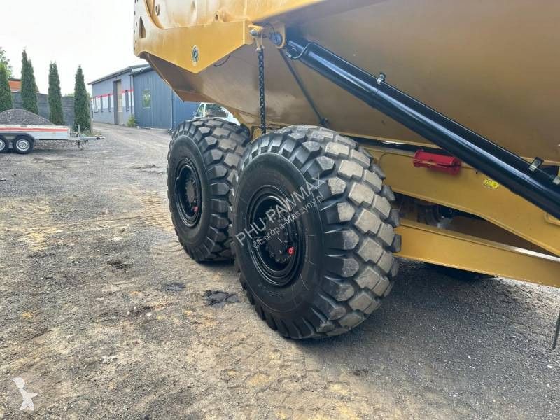 عربة قلابة Caterpillar
