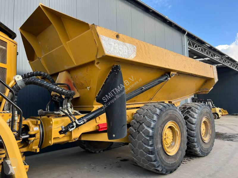 Sklápač Caterpillar 735 |