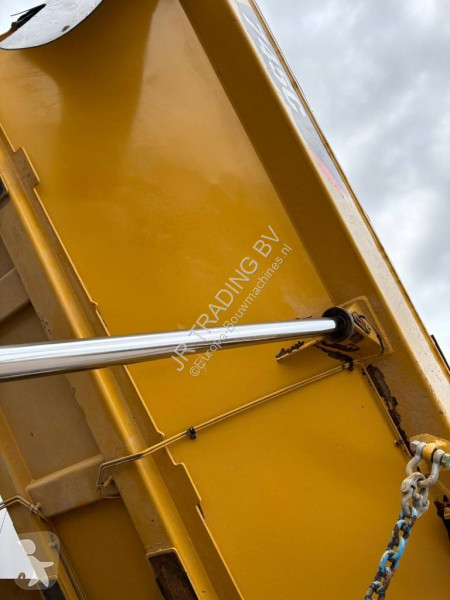 Dumper Caterpillar