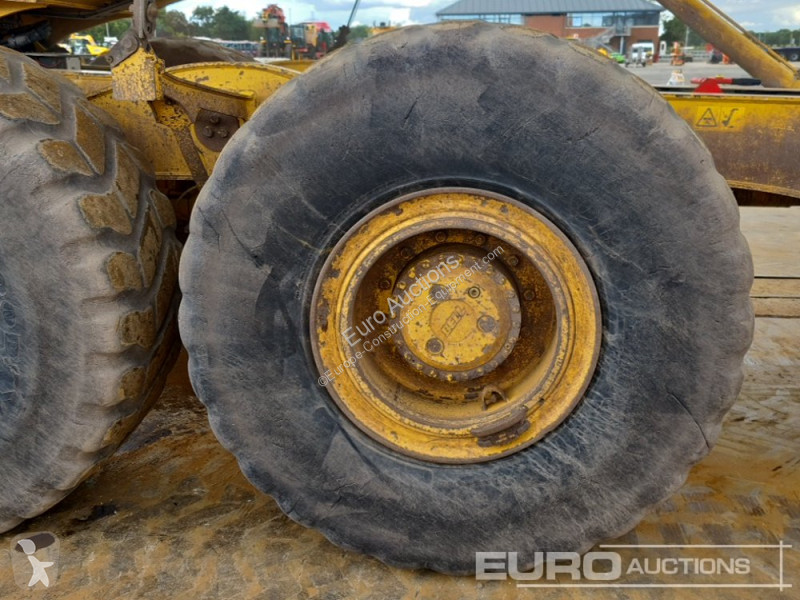 عربة قلابة Bell B30E