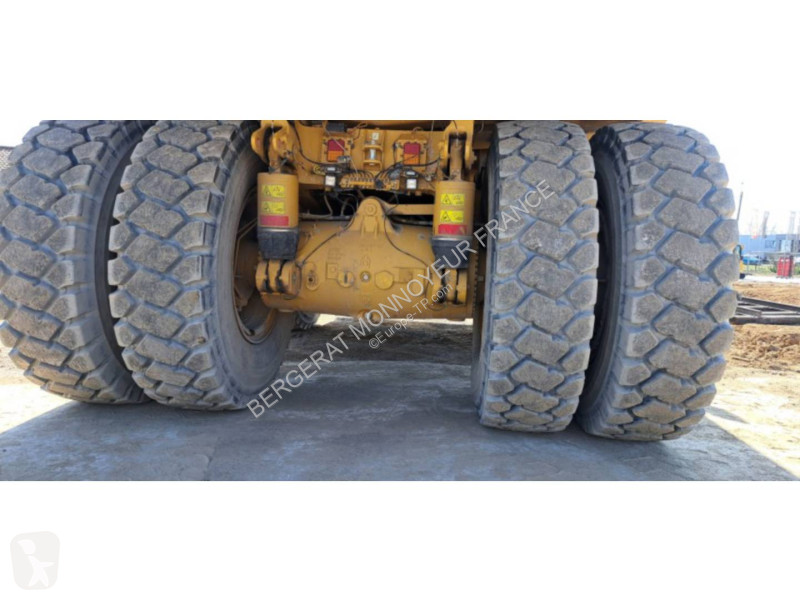 Карьерный самосвал Caterpillar