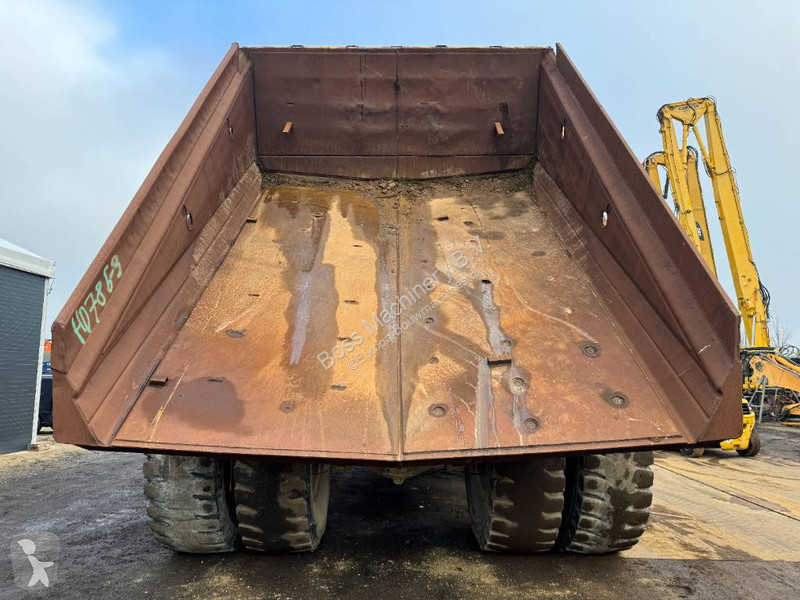 Sklápač Komatsu 3 - Backup Camera / Airco