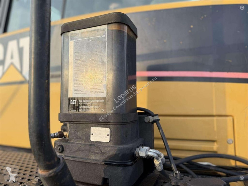 Карьерный самосвал Caterpillar 730