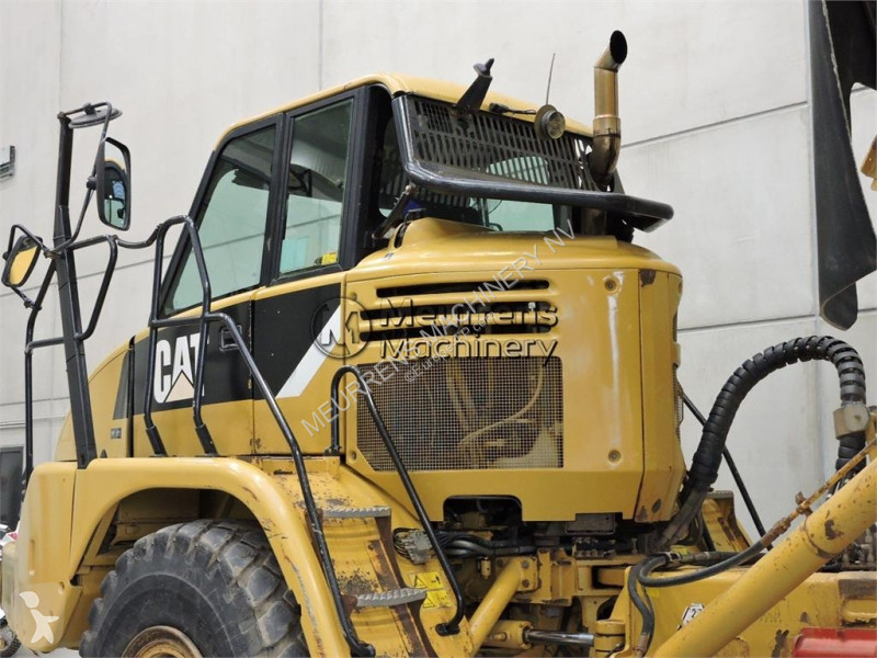 Sklápač Caterpillar 725