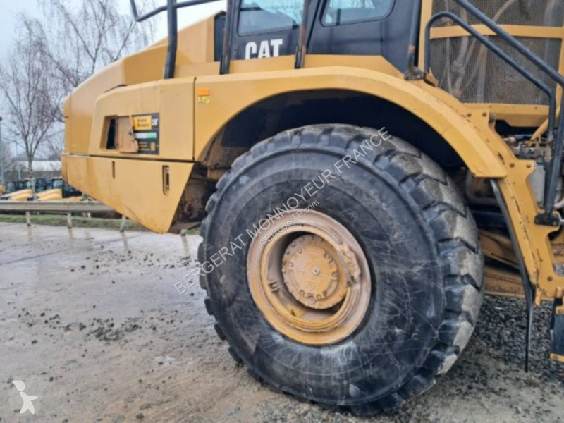 Sklápač Caterpillar 745