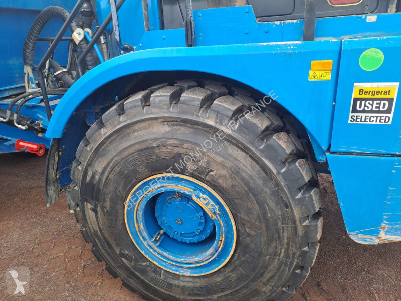 Sklápač Caterpillar 745