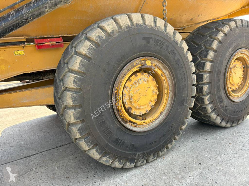عربة قلابة Caterpillar