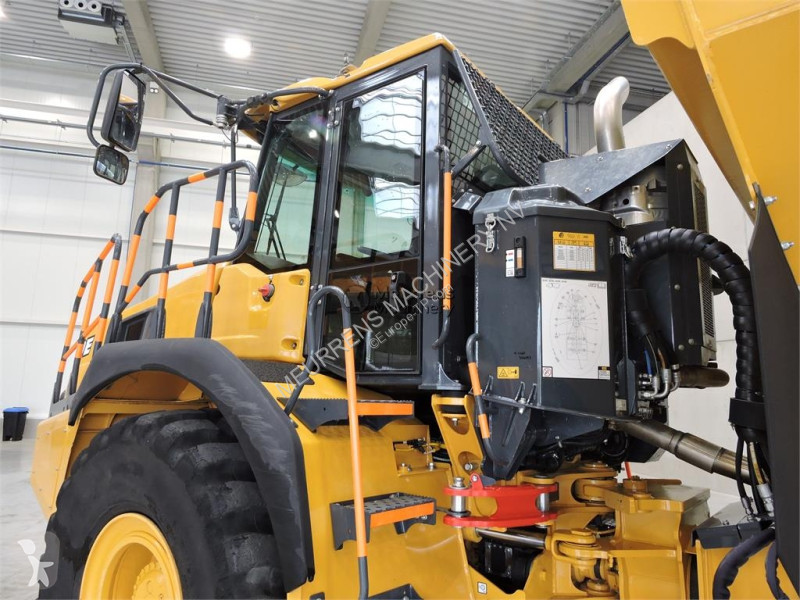 عربة قلابة Bell B30E