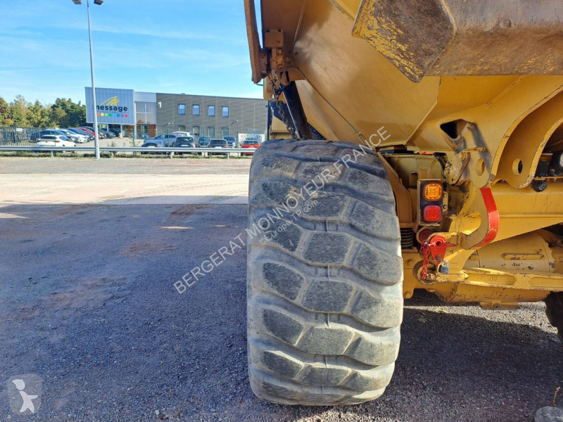 Дъмпер Caterpillar