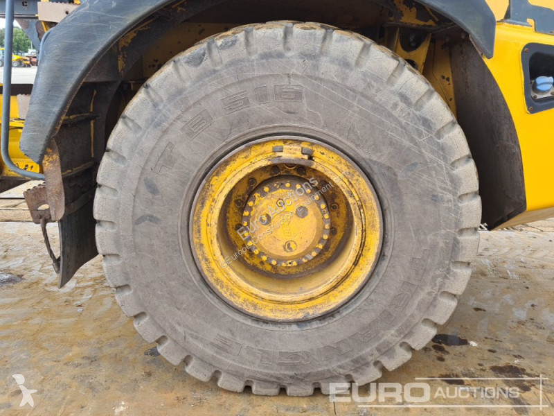 عربة قلابة Bell B30E