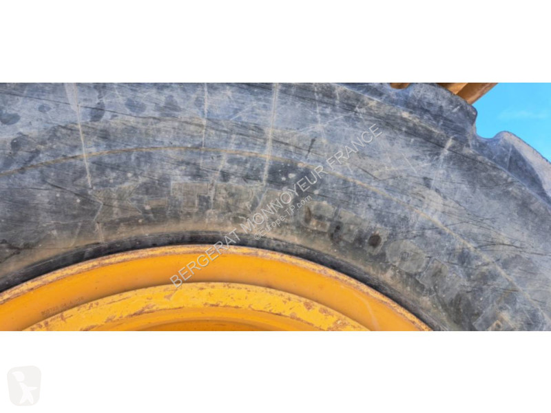 عربة قلابة Caterpillar