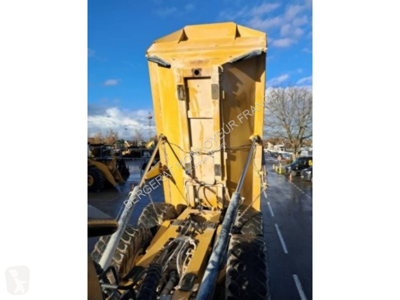 Sklápač Caterpillar 745