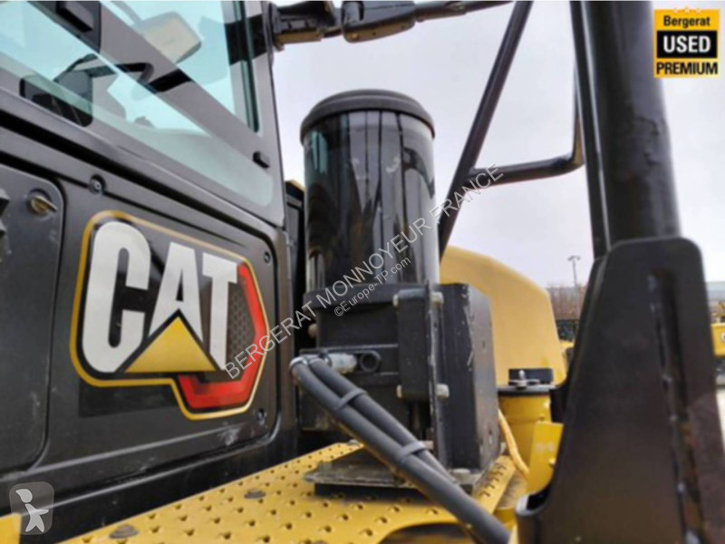 Sklápač Caterpillar