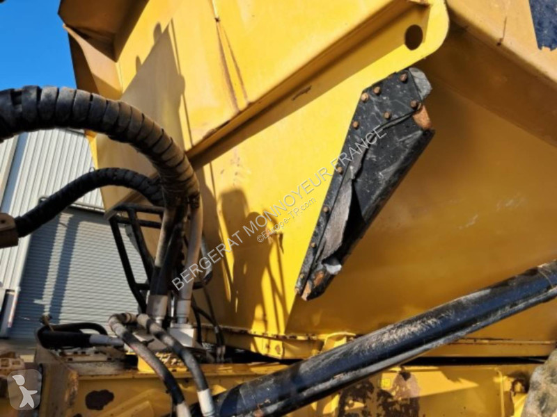 Sklápač Caterpillar 745
