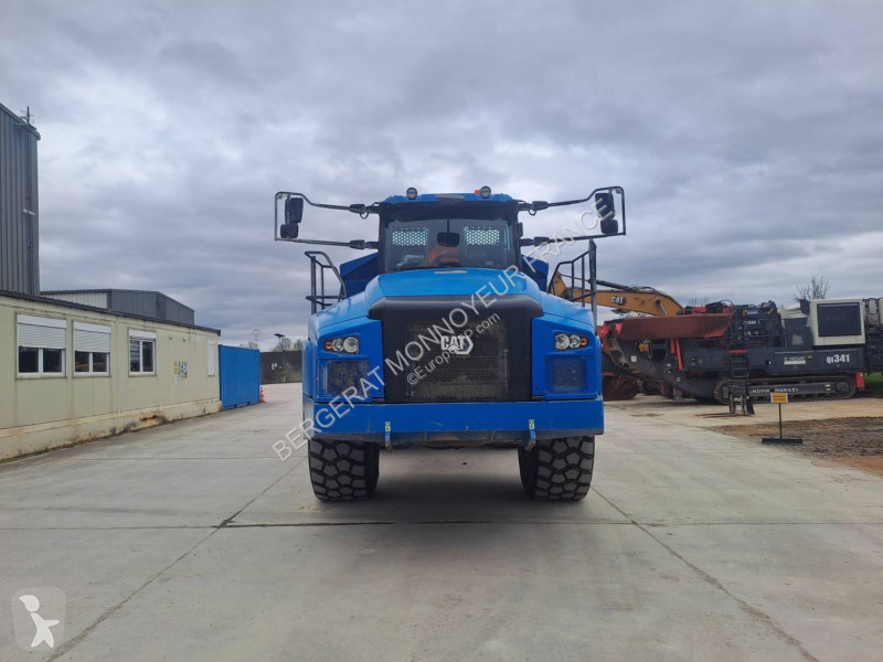 Sklápač Caterpillar 745