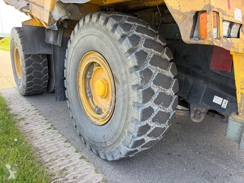 عربة قلابة Komatsu