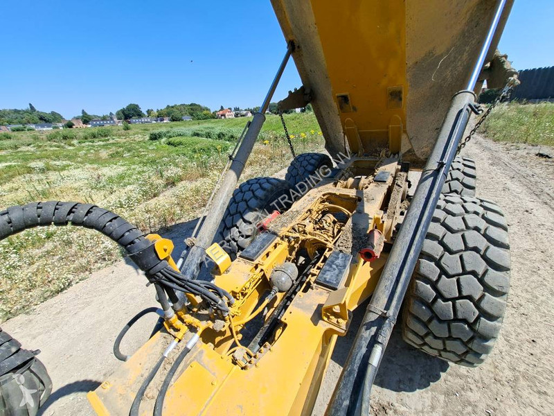 عربة قلابة Caterpillar C2
