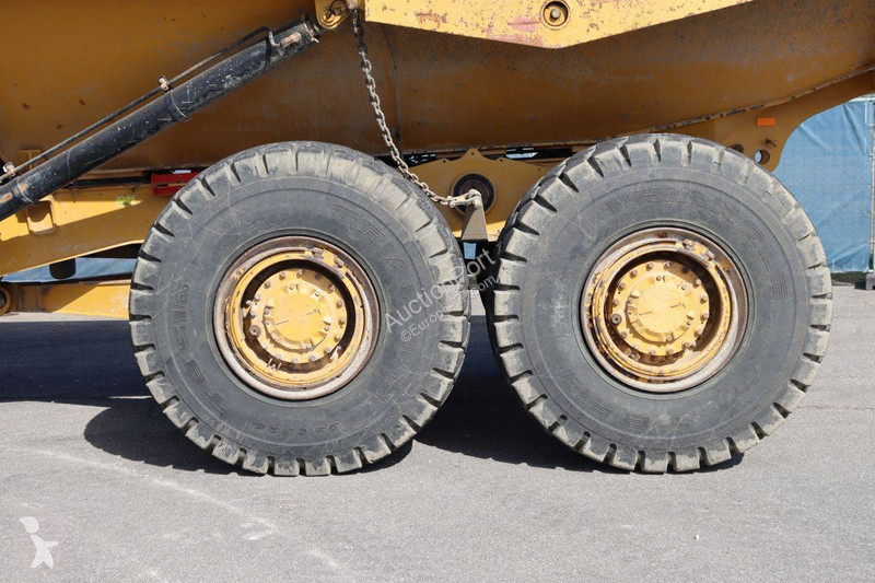 عربة قلابة Caterpillar