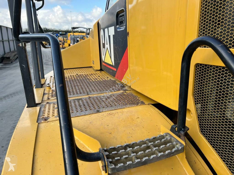 Sklápač Caterpillar 735 |