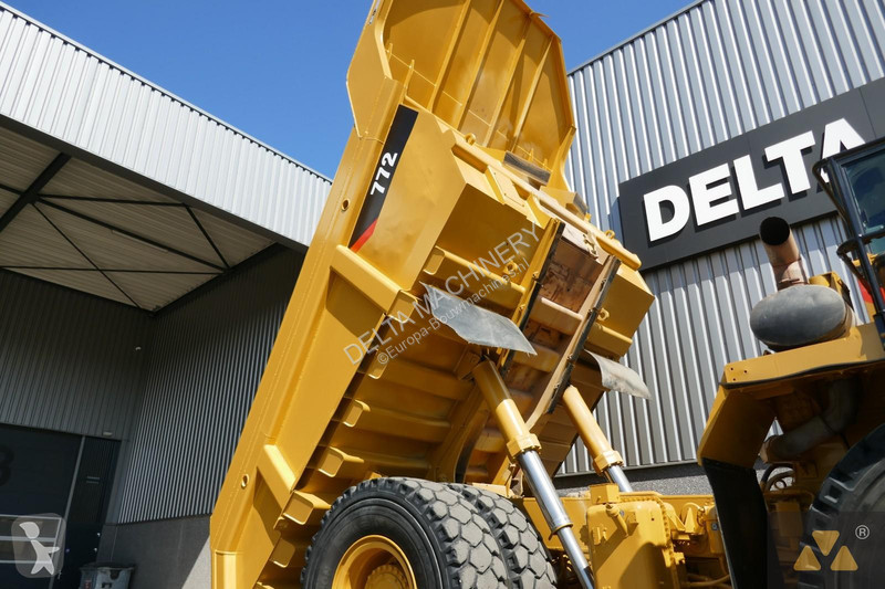 Dumper Caterpillar