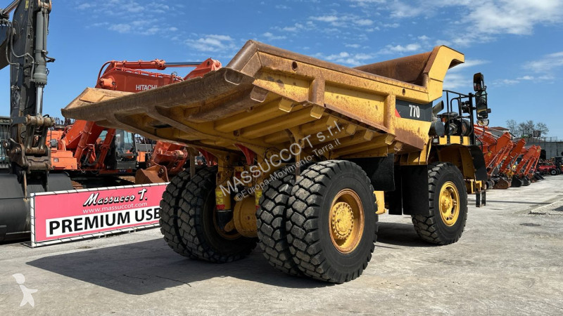 Tombereau Caterpillar 770