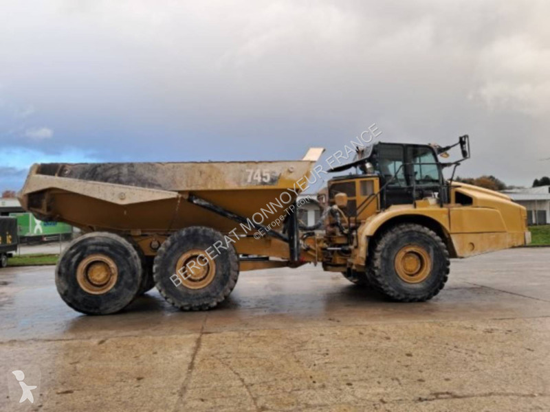 Sklápač Caterpillar 745