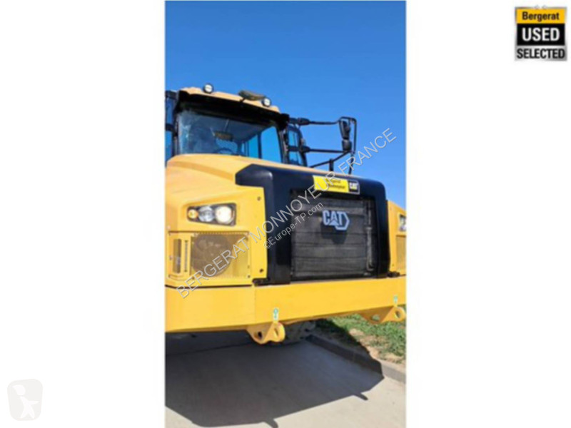 Sklápač Caterpillar 745