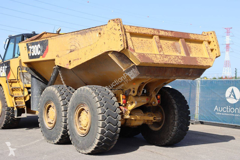 عربة قلابة Caterpillar