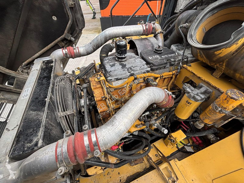 Карьерный самосвал Caterpillar 6x6 AC