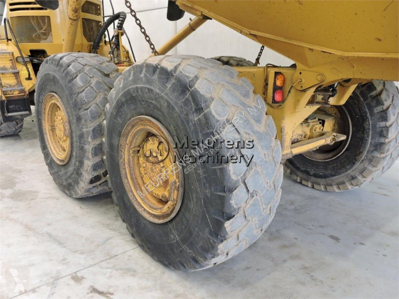 Sklápač Caterpillar 725