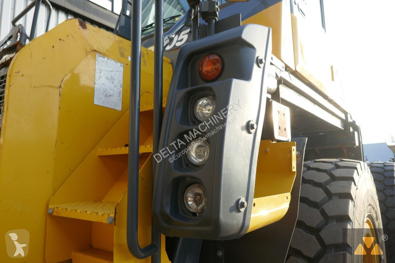 Sklápač Komatsu HD405-8