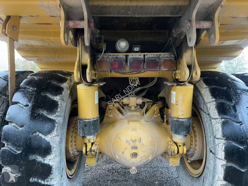 Sklápač Komatsu HD405