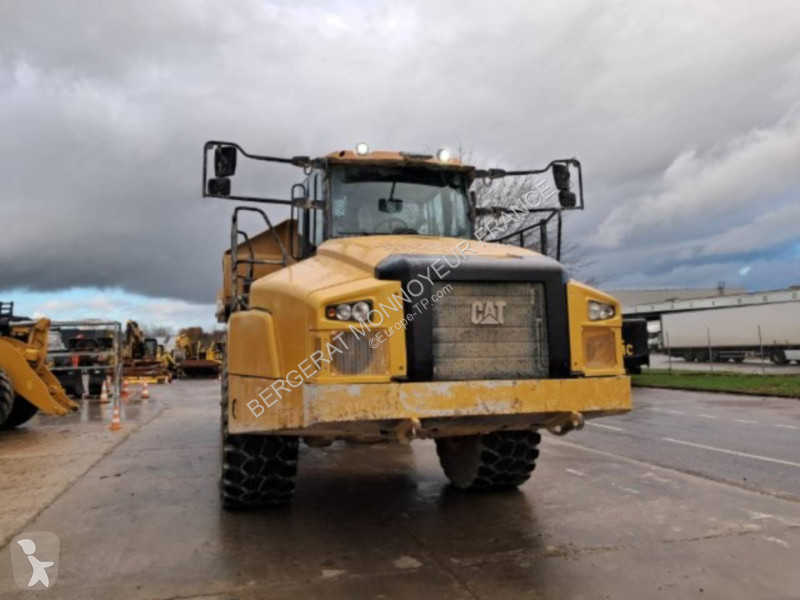 Sklápač Caterpillar 745