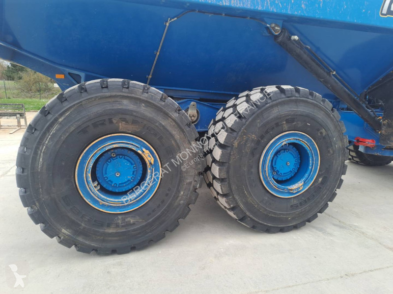 Sklápač Caterpillar 745