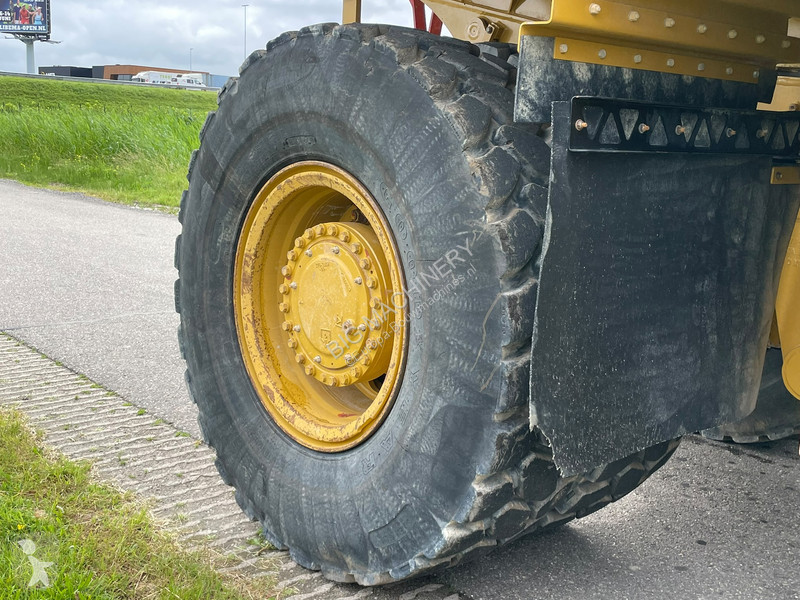 عربة قلابة Caterpillar G